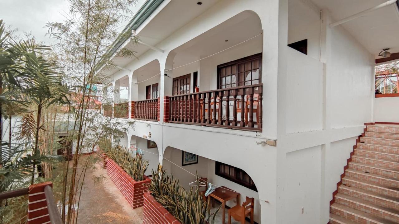 Marina Village Moalboal Buitenkant foto