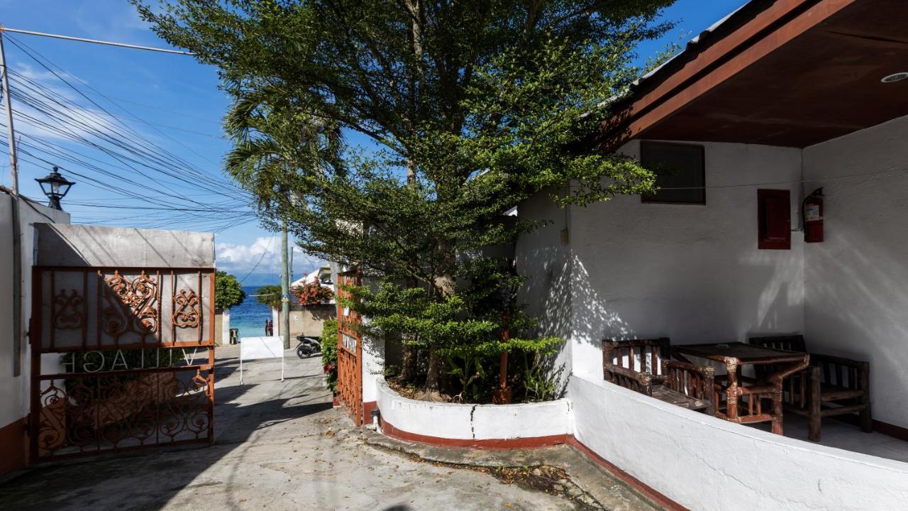 Marina Village Moalboal Buitenkant foto